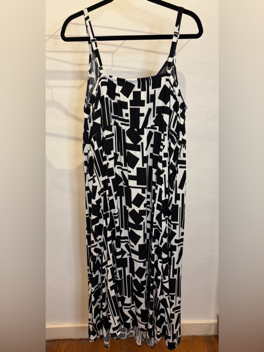 torrid Black and White Geometric Maxi Dress - Picture 2 of 4